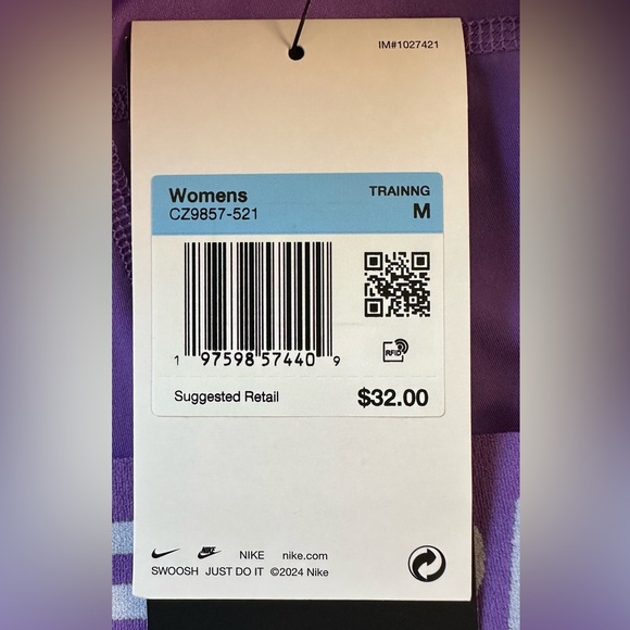 Nike Pro Dri-Fit Mid-Rise Medium Support Short - NWT - Picture 9 of 9